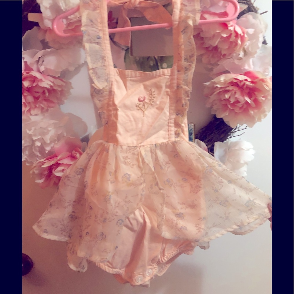 Well dressed wolf whisper bubble